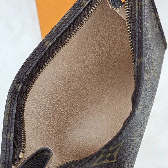 Louis Vuitton Monogram Toiletry Pouch 17 - Picture 17 of 17